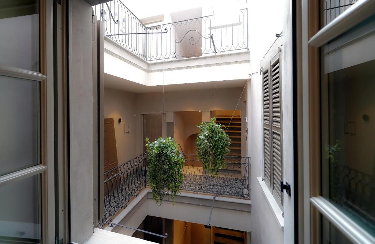 Bergamo Inn 21 エクステリア 写真 Interior of the building