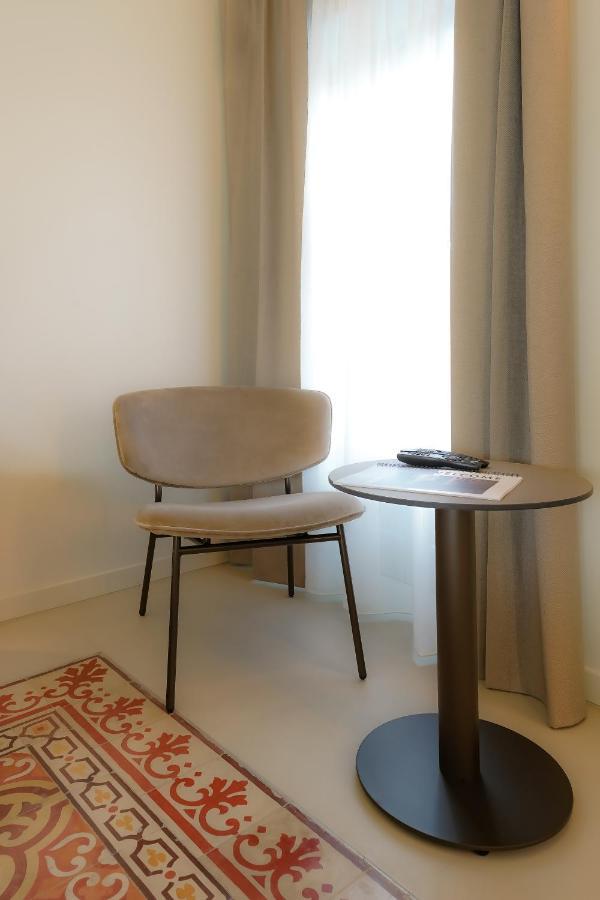 Bergamo Inn 21 エクステリア 写真 A chair