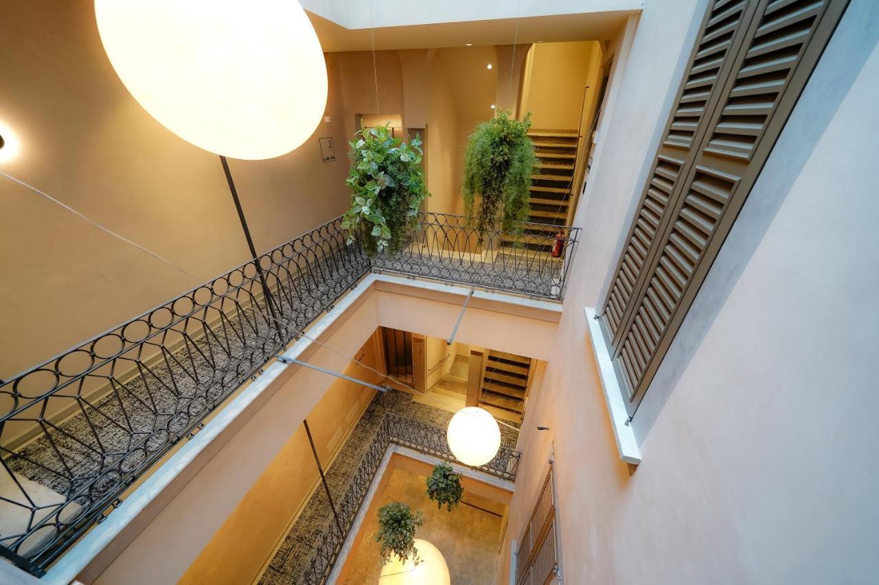Bergamo Inn 21 エクステリア 写真 Interior of the hotel